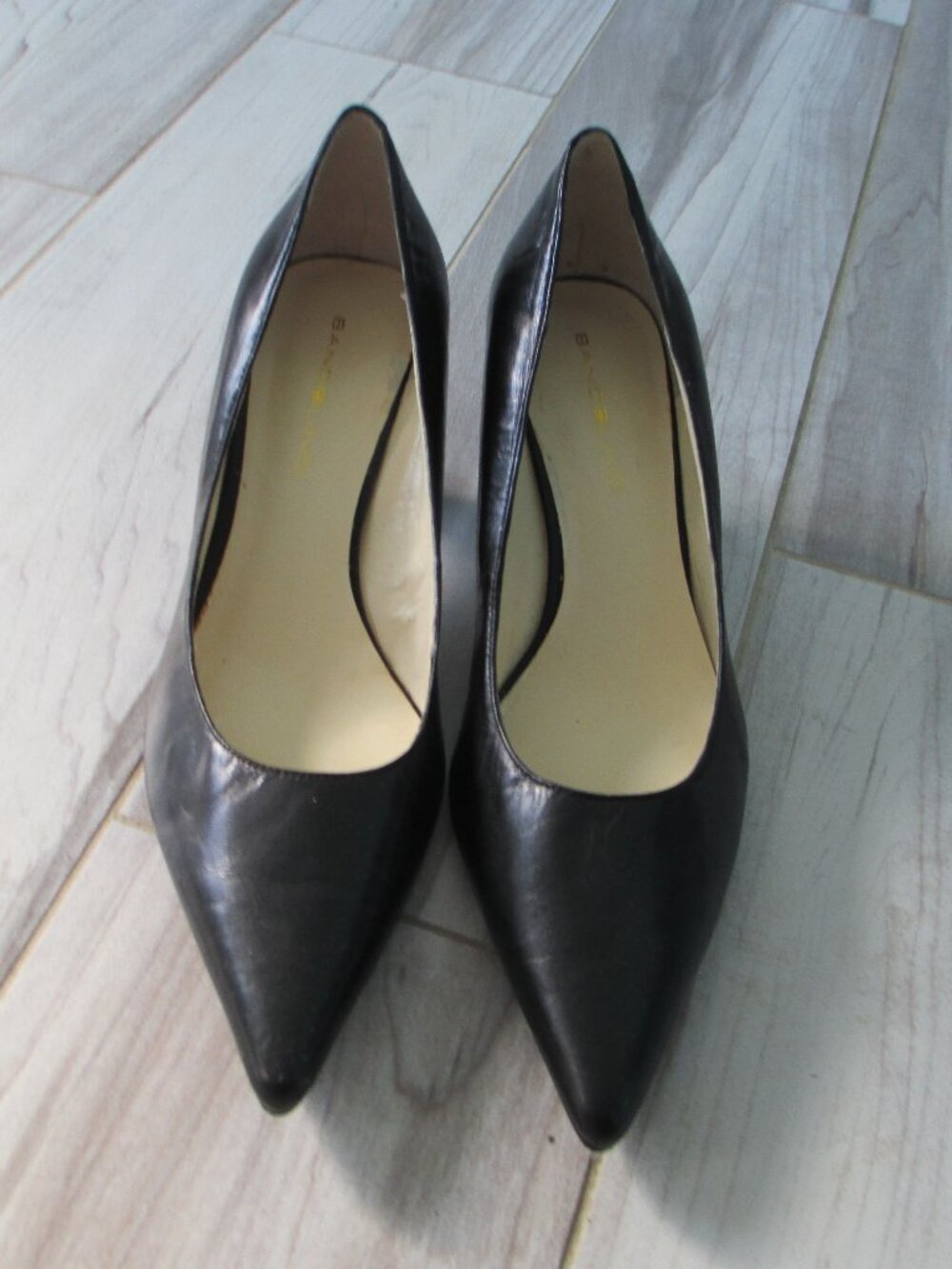 Bandolino black pumps